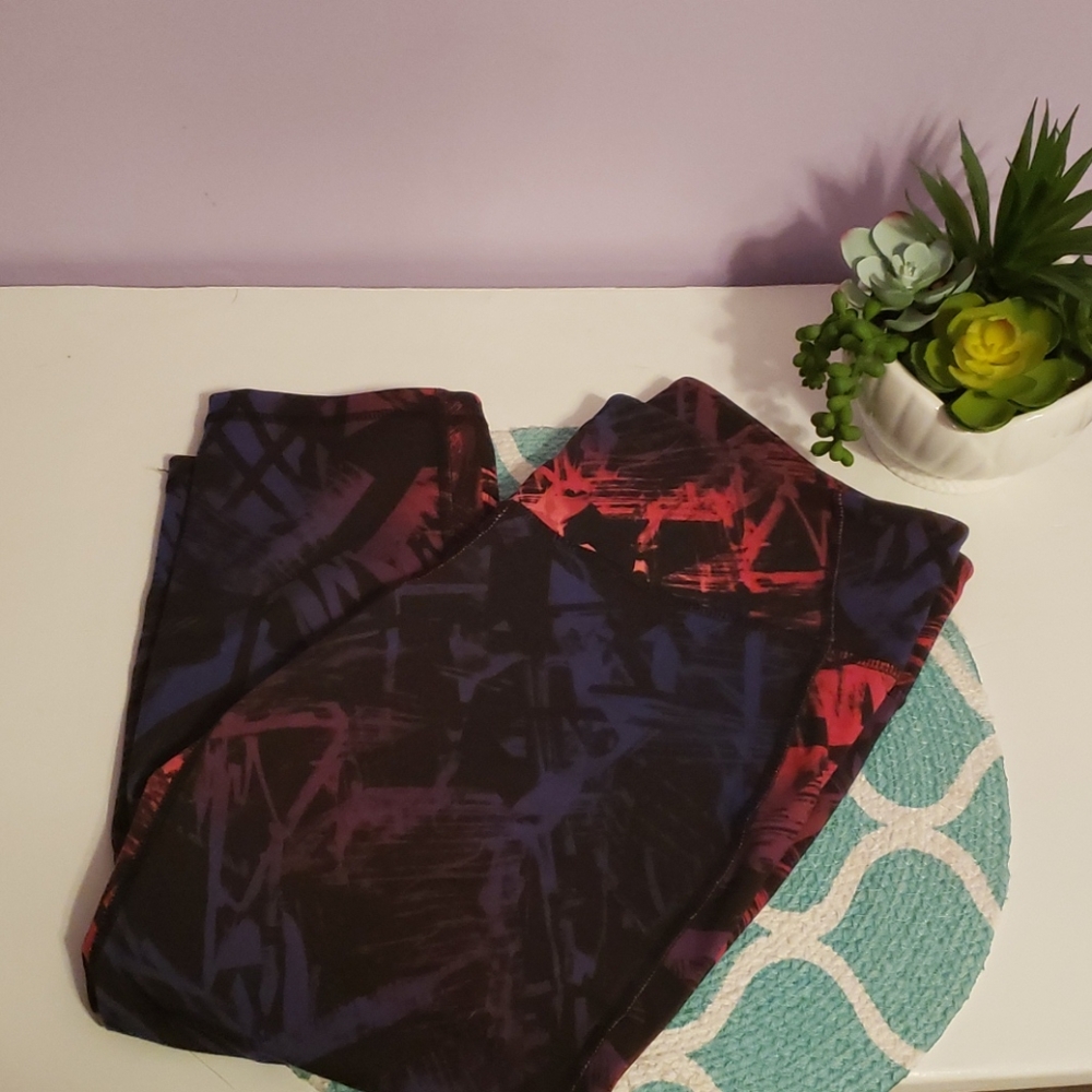 Old Navy Multicolor Abstract Print Capris - Black, Red, Purple